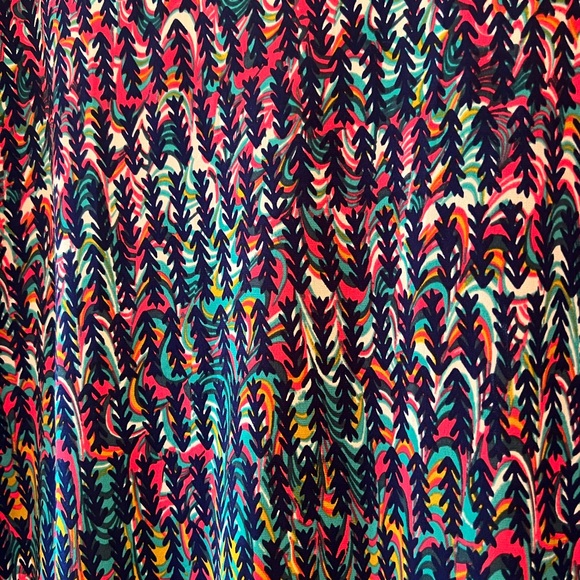 ✨EUC✨ LULAROE IRMA TOP (SLINKY MATERIAL) 💖💚 - Picture 3 of 4